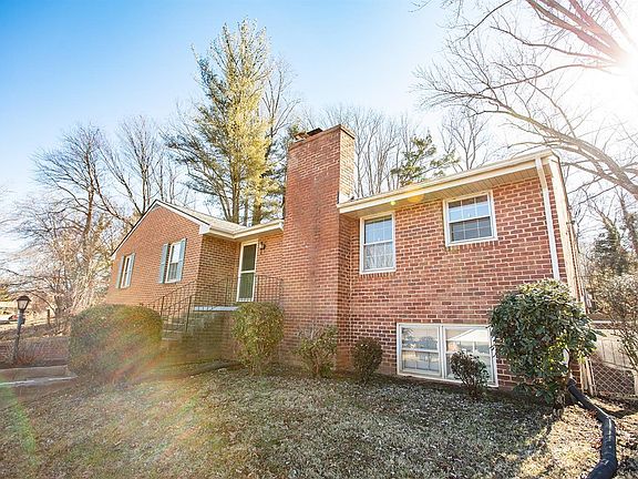 4th image of 126 Yorkshire Cir