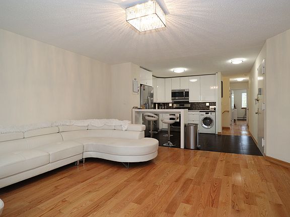 4th image of 5 Cove Ln APT 1A