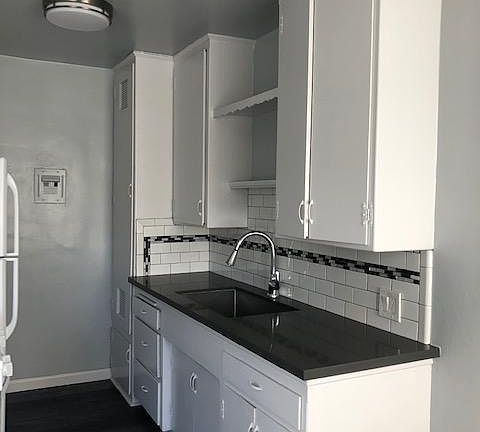 3rd image of 1117 N Laurel Ave APT 15