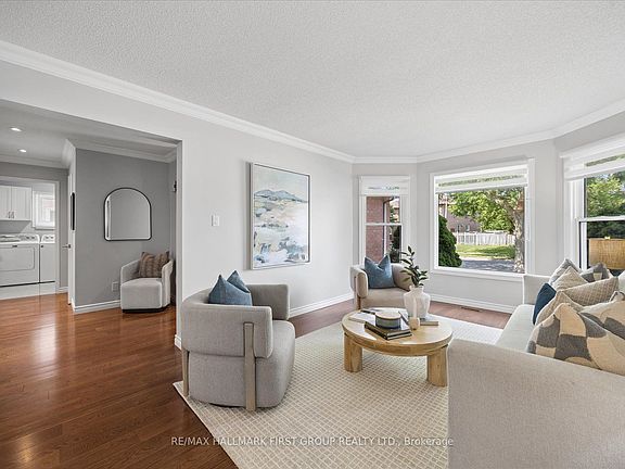 5th image of 77 Willowbrook Dr