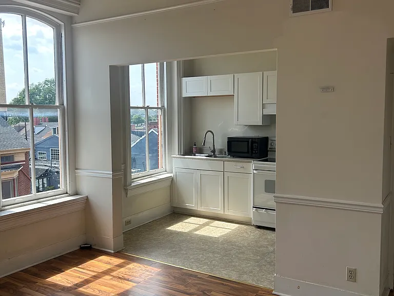 33 N Beaver St — Photo 6