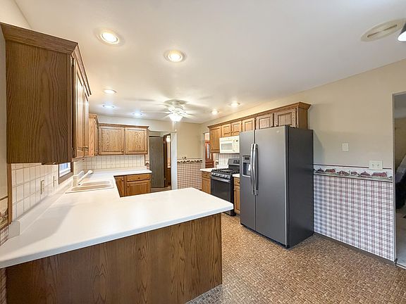 5th image of 108 W Meadows Ct