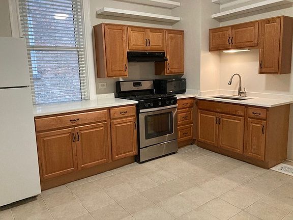 3rd image of 5439 N Ravenswood Ave