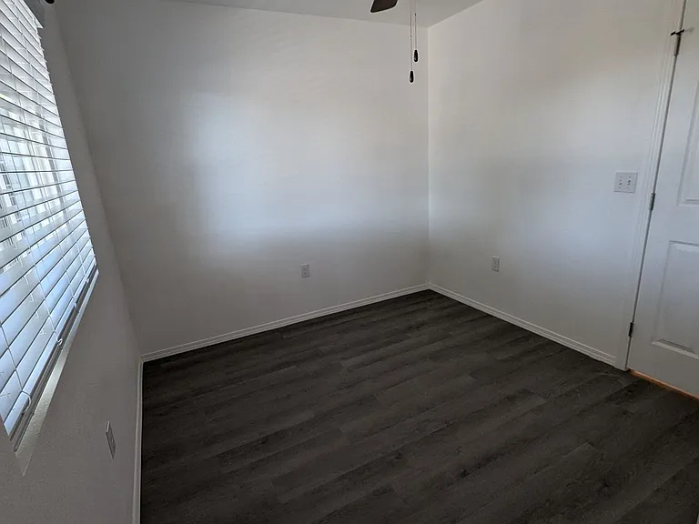 830 E Isham Ave — Photo 8