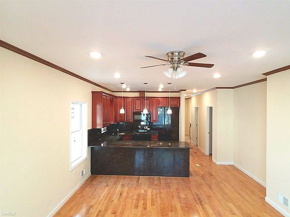 1st fl Living room & Kitchen