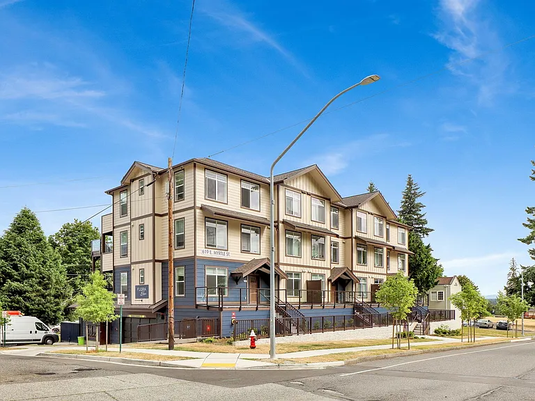 619 E Myrtle St — Photo 37