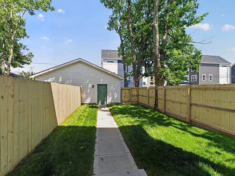 2437 Guilford Ave — Photo 27