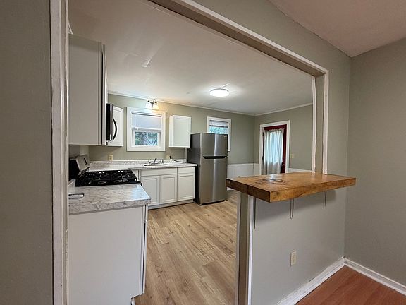 3rd image of 20 Baldwin Ave APT 1