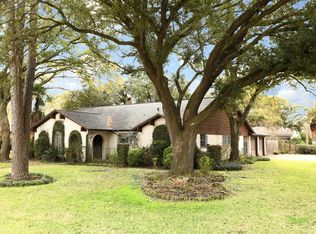 402 Vashti Dr, Houston, TX 77037