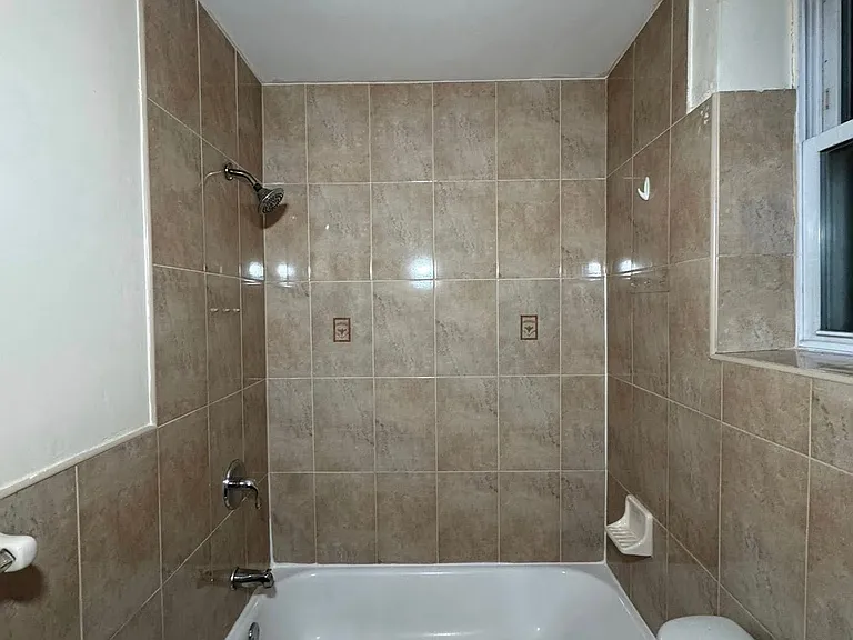 390 13th Ave #3 — Photo 2