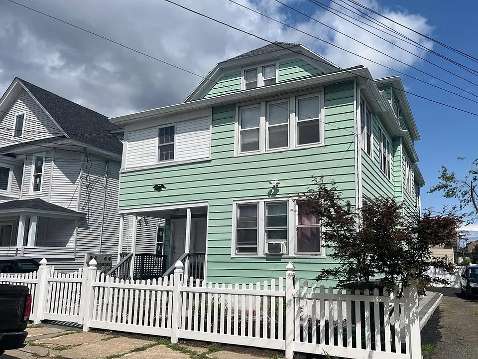 744 Park St #1