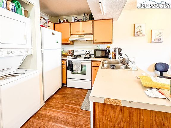 4th image of 229 E King Street #23