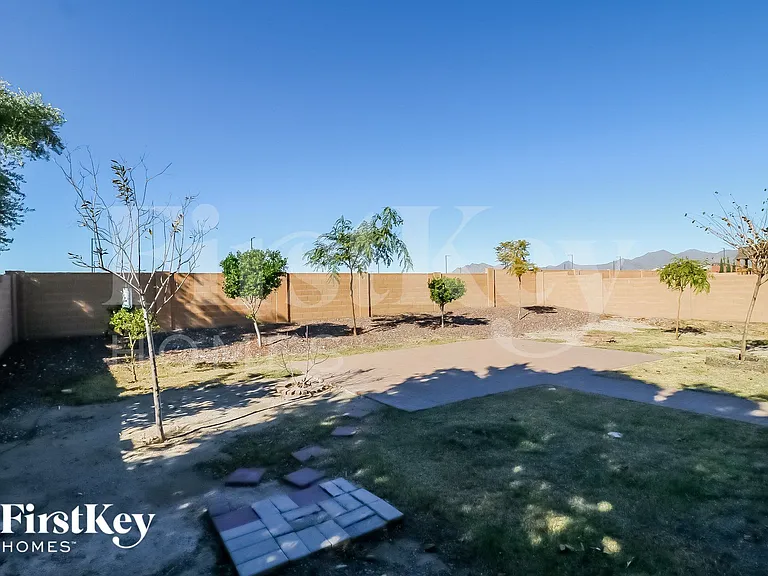 1842 S 222nd Ln — Photo 14
