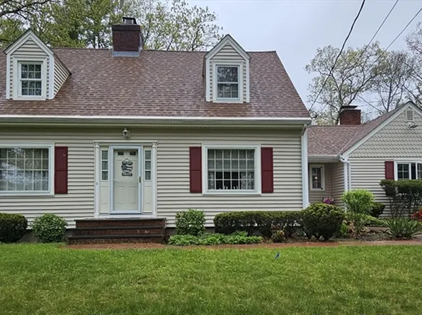 89 River Rd, Hanover, MA 02339