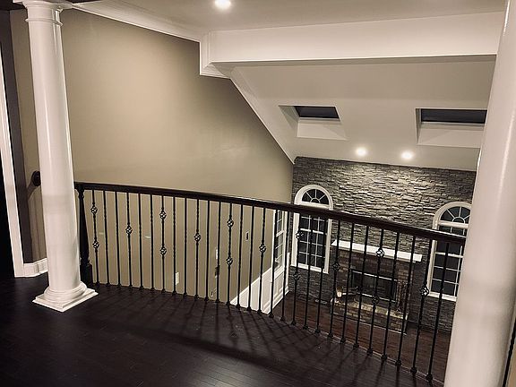 5th image of 36 Sanford Dr