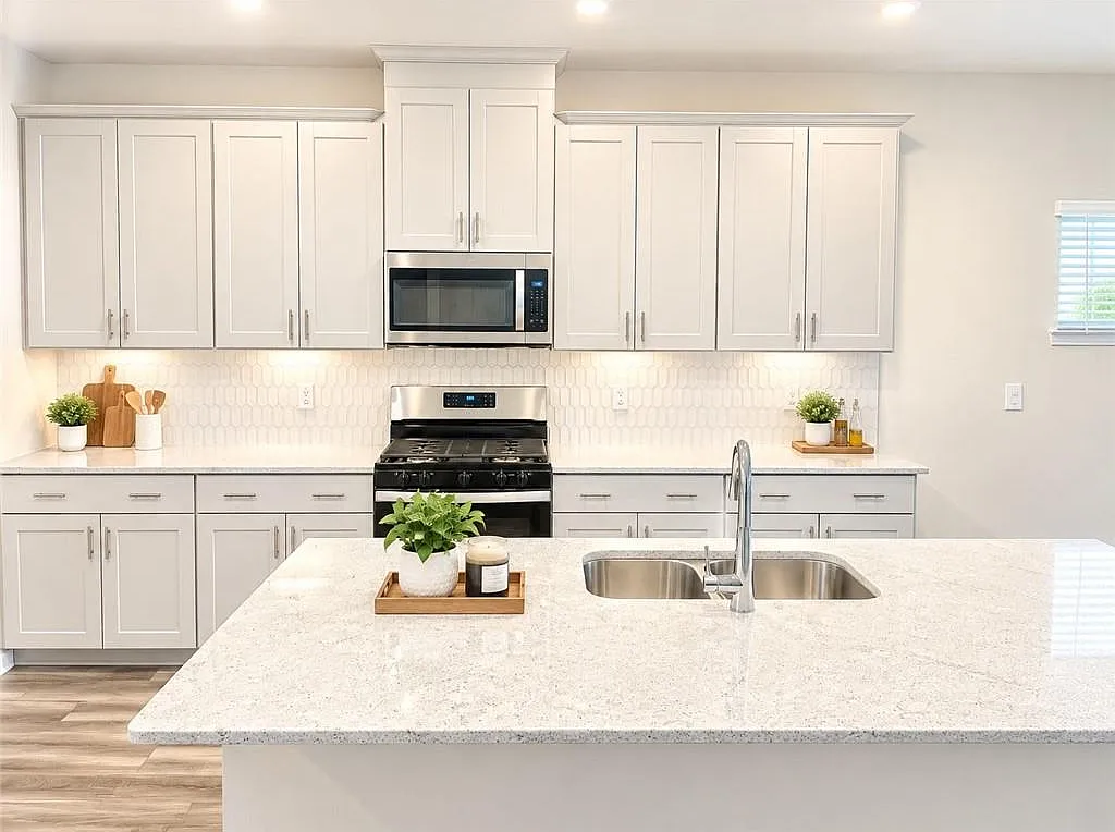5 bed, 3.0 bath, 3014 sqft, $2,500 — Photo 4