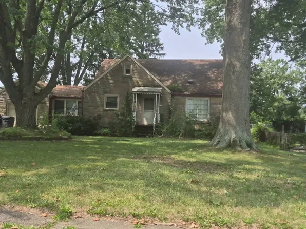11 W Maxwell Dr, Shelby, OH 44875