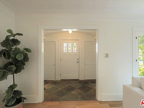 5th image of 574 N Lucerne Blvd