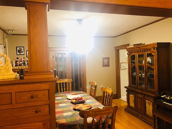 4th image of 602 N Broadway St