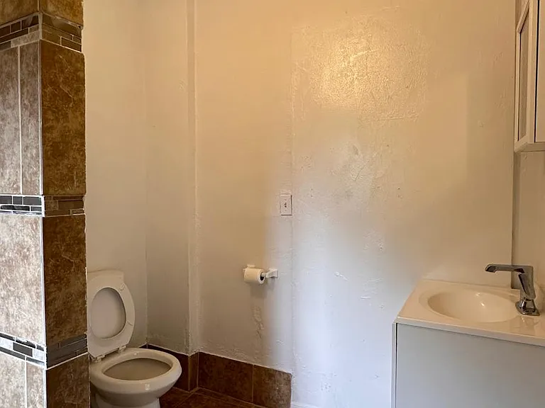 865 Winchester St — Photo 15