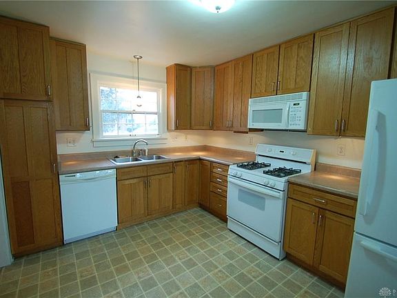 4th image of 112 Carrlands Dr