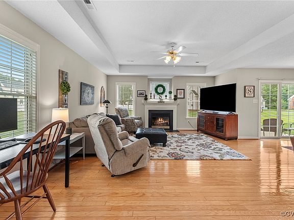 5th image of 117 Carriage Point Ln