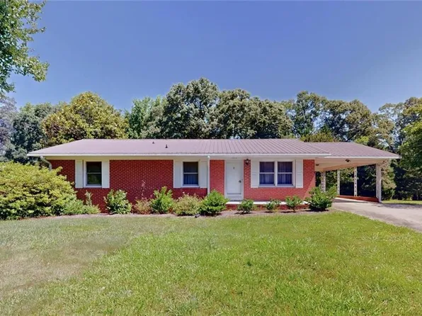 5804 Erwinwood Dr, High Point, NC 27263
