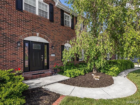 2nd image of 934 Thornbury Pl