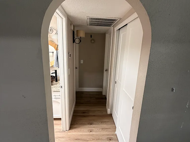 910 E Beck Ln — Photo 12