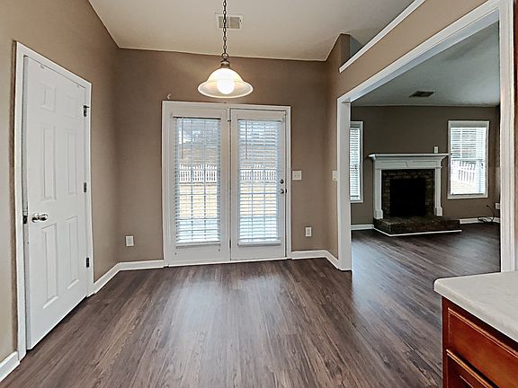 5th image of 4001 Village Main St