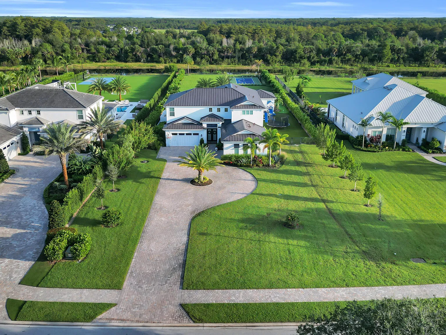 7 bed, 7.5 bath, 5312 sqft, $25,000 — Photo 1