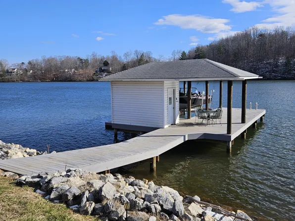 1005 Hannabass Dr, Goodview, VA 24095