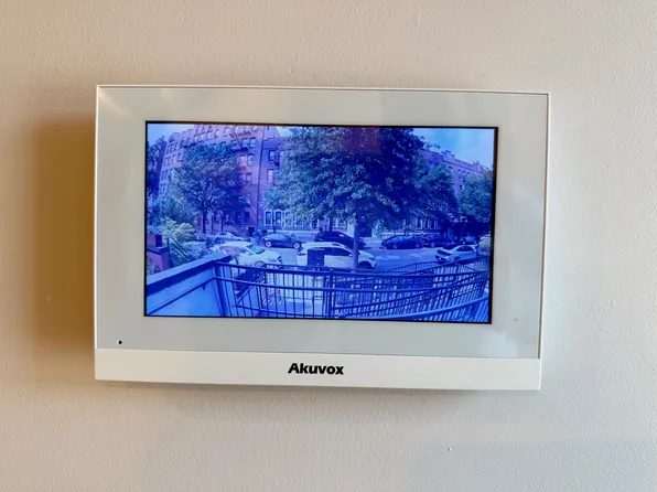 996 Carroll Street image 14 of 17