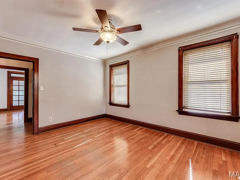 5058 Winona Ave — Photo 9