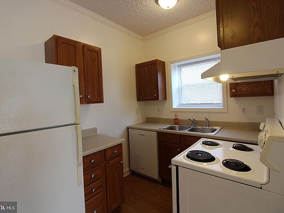 5th image of 313 S Main St APT 6
