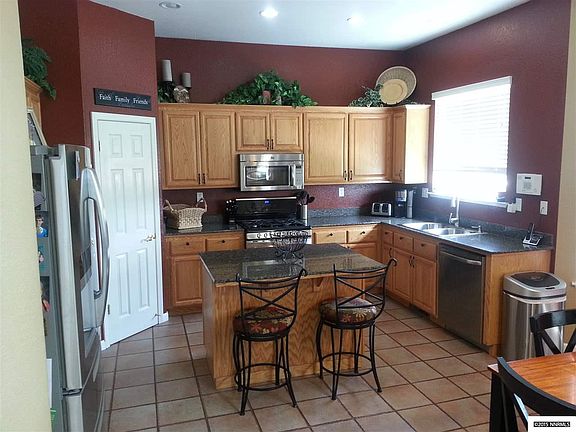 4th image of 1175 Saxon Dr
