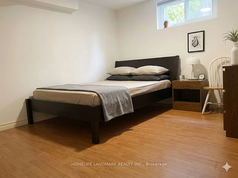 22 Glendinning Ave #LOWER — Photo 2