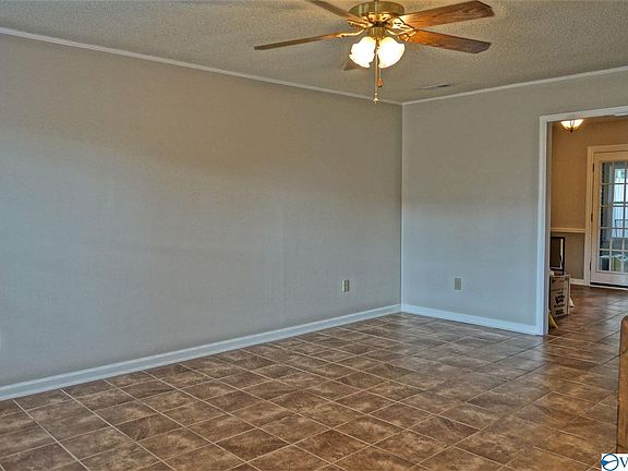 5th image of 106 Crescent Cir