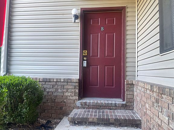 2nd image of 1611-1627 W Woodland St #1611B