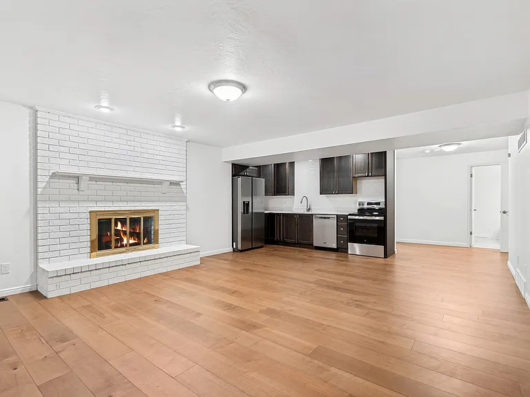 1241 Cambridge Ct — Photo 18