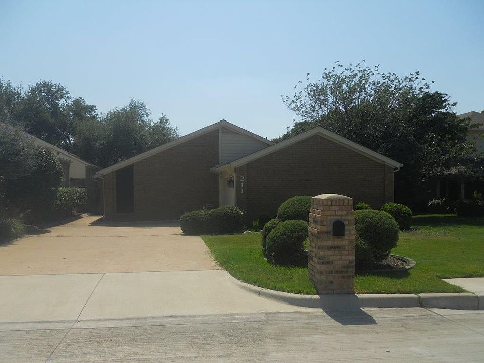 1st image of 211 Oak Hill Dr