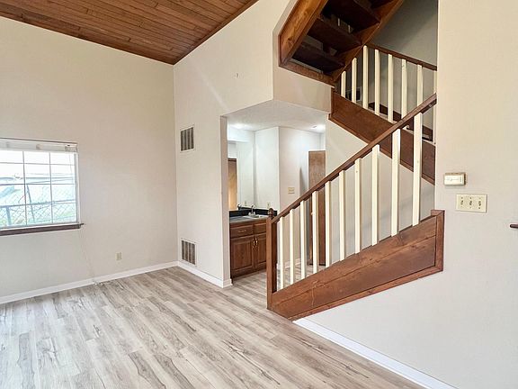 5th image of 1368 Sherman Ave #1