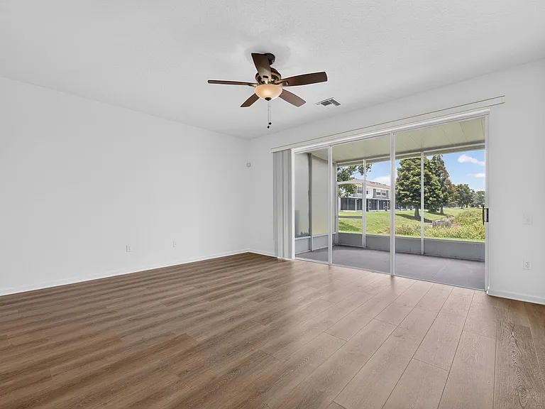 4979 Pond Ridge Dr — Photo 15