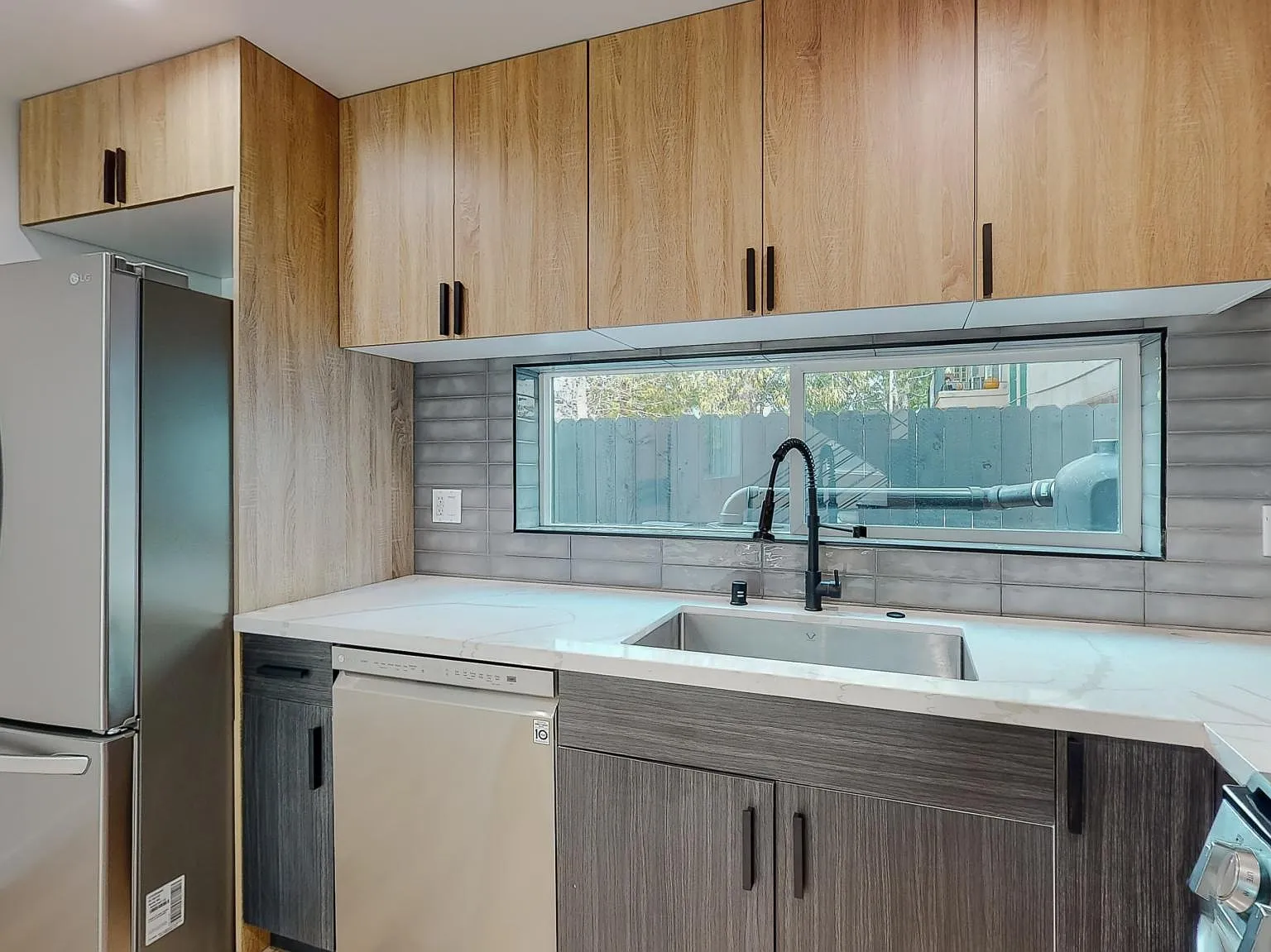 2 bed, 880 sqft, $2,584 — Photo 3