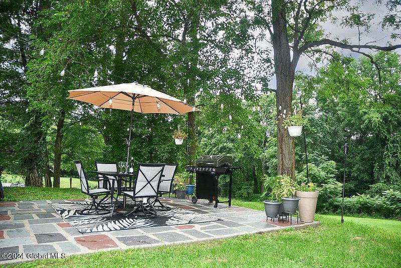 2nd image of 2641 Aqueduct Road