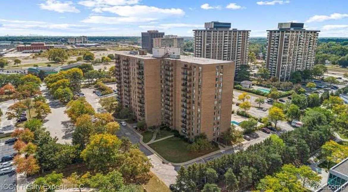 16400 N Park Dr APT 600 photo 1