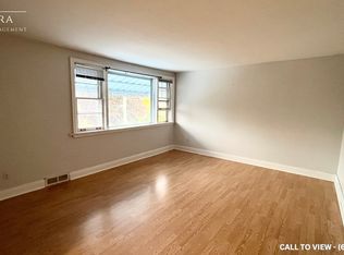 21 Thomson St #1, Barrie, ON L4N1X4