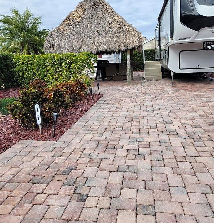 1st image of 529 SW 39th Cove