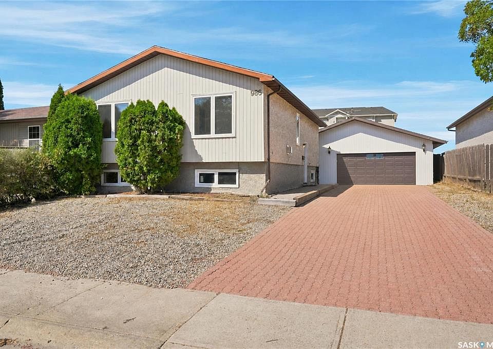 1st image of 986 Rowell CRESCENT N