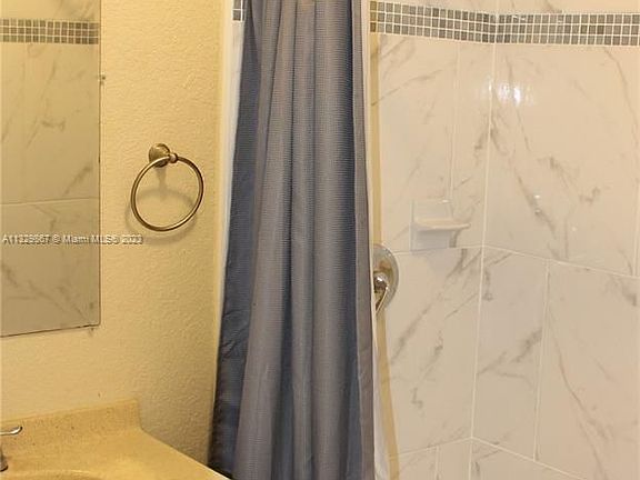 4th image of 2821 SW 39th Ave Unit 2819